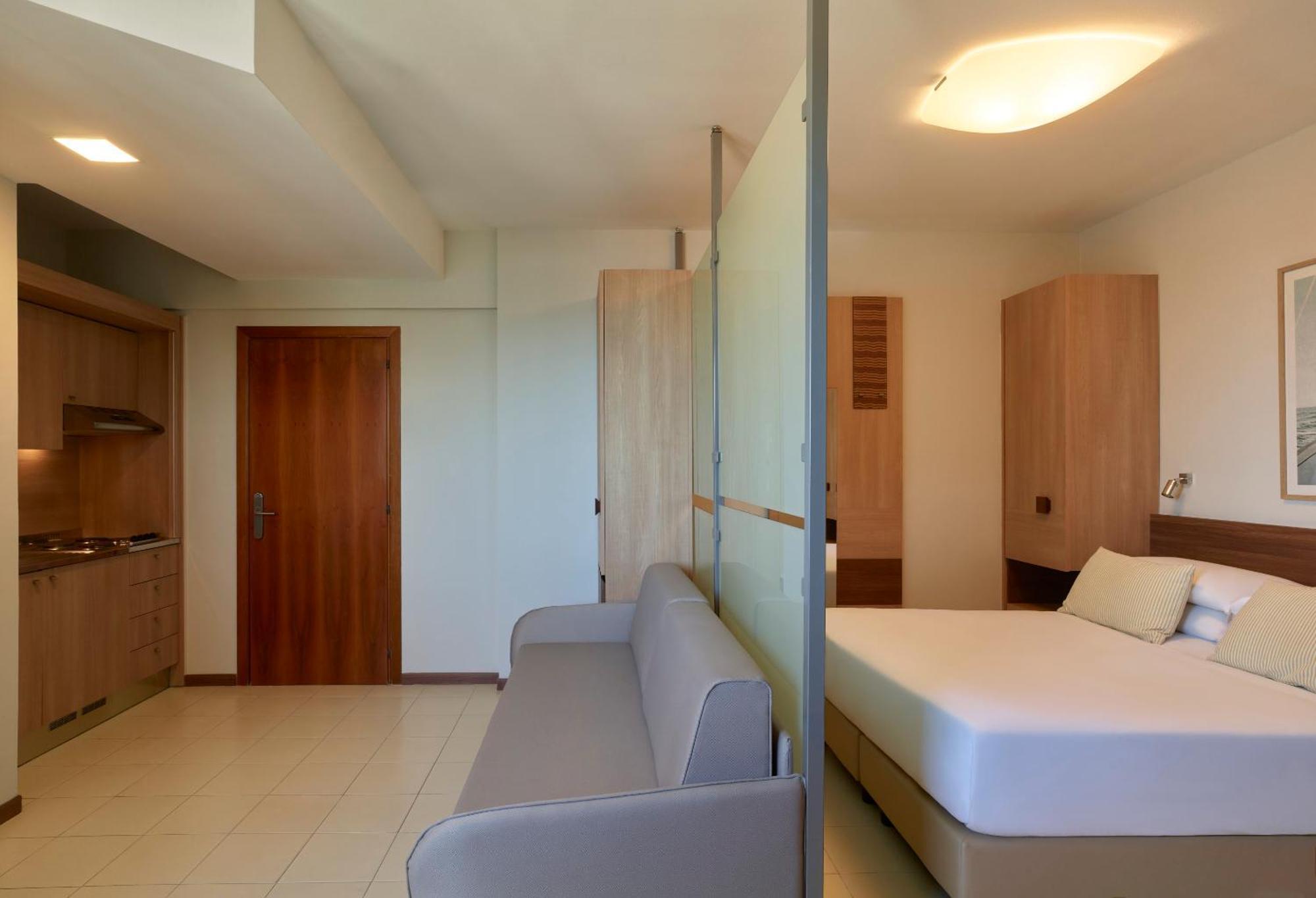 Serena Majestic Residence Montesilvano Room photo