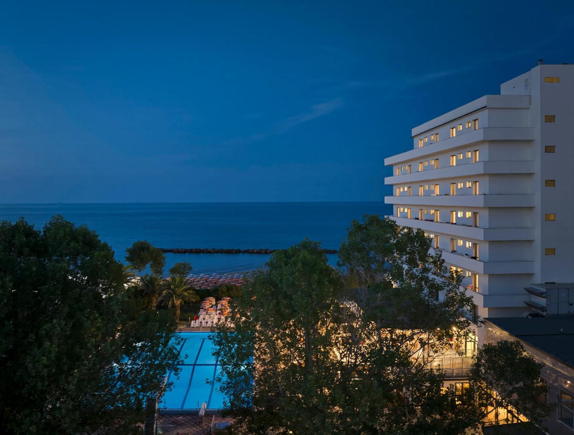 Serena Majestic Residence Montesilvano Exterior photo